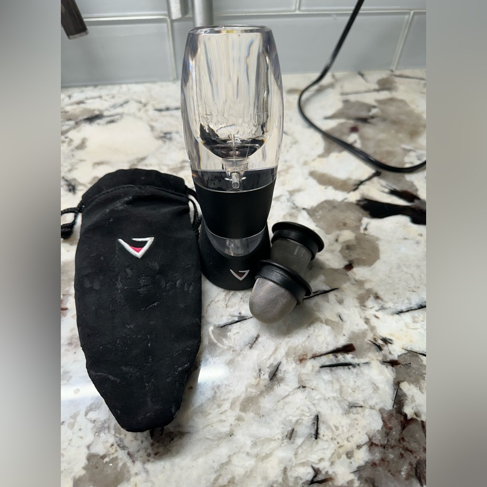 Vinturi Wine Aerator with Black Pouch, stand and 2 funnels